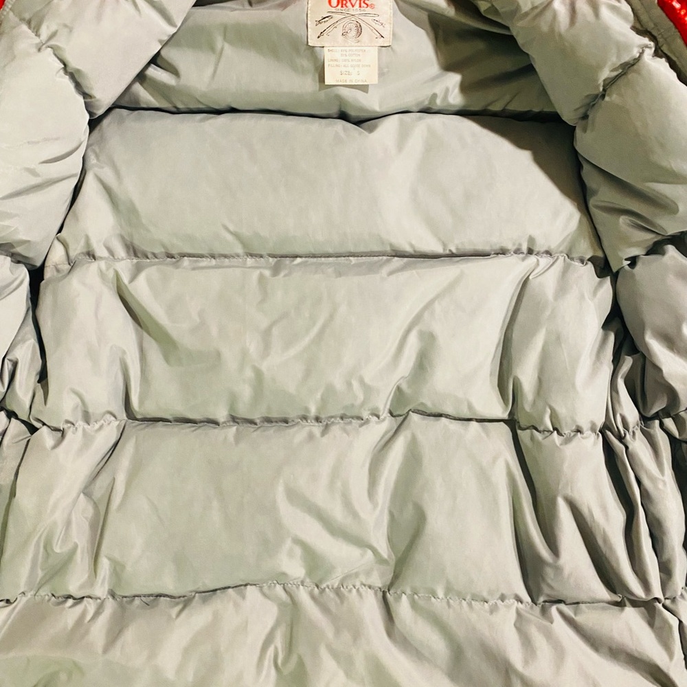 Beautiful goose down Orvis red vest woman size small like new - Picture 3 of 3